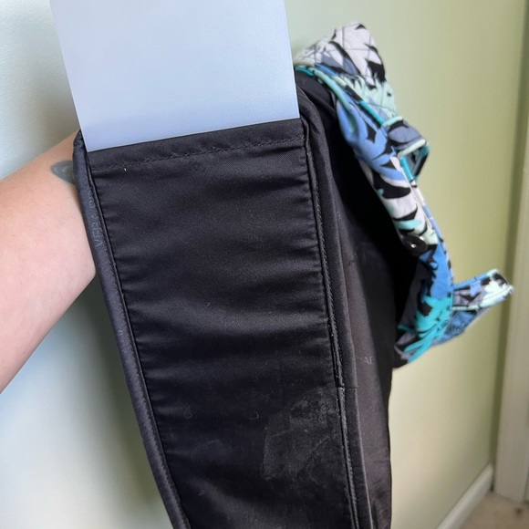 VERA BRADLEY Tote with 2 matching ZIPPER POUCHES (in CAMO FLORAL pattern) - Picture 5 of 13